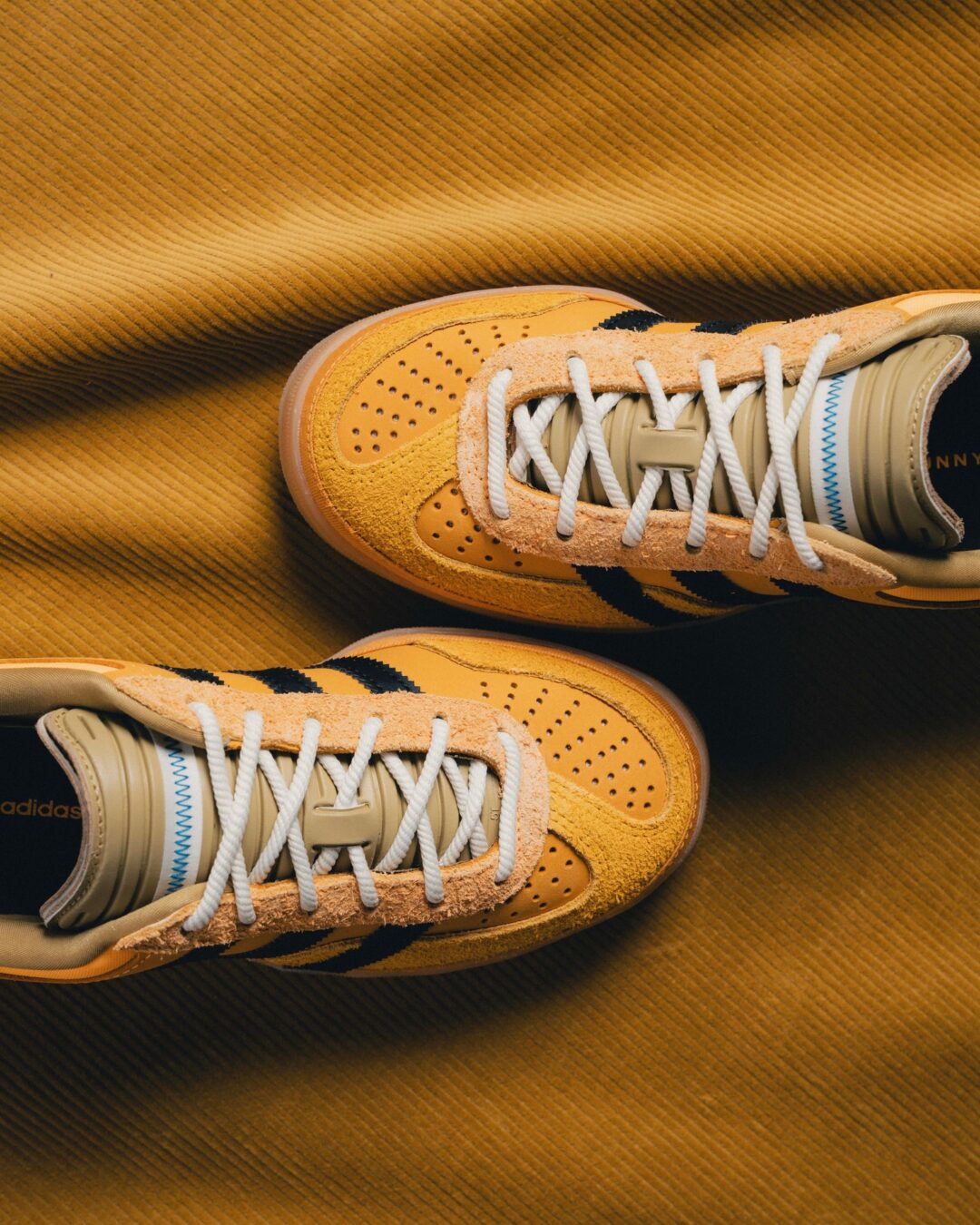 BAD BUNNY × adidas GAZELLE INDOORが10月17日登場！