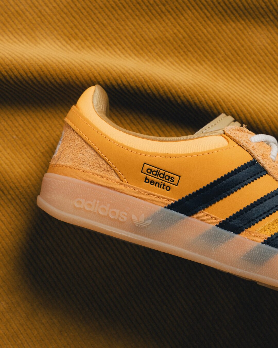 BAD BUNNY × adidas GAZELLE INDOORが10月17日登場！