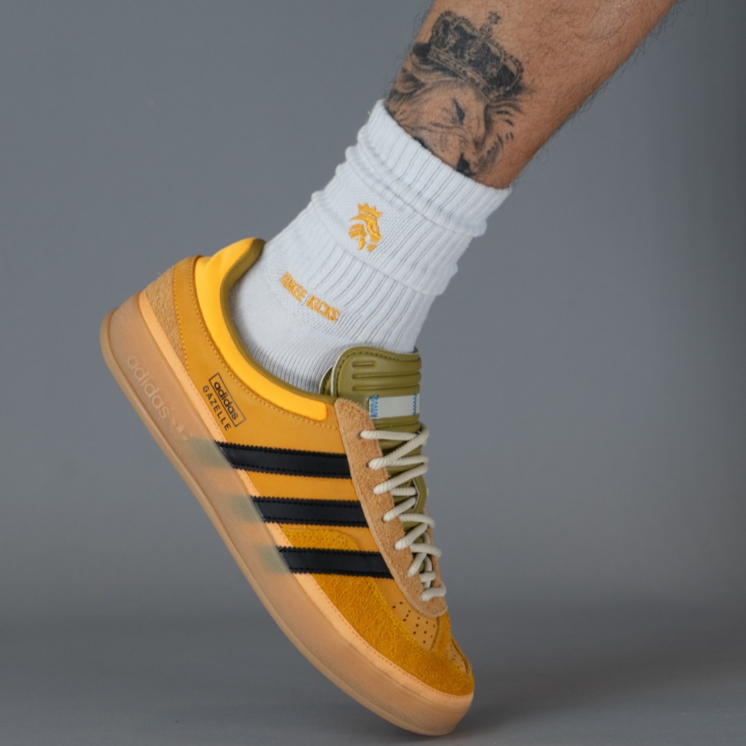 BAD BUNNY × adidas GAZELLE INDOORが10月17日登場！