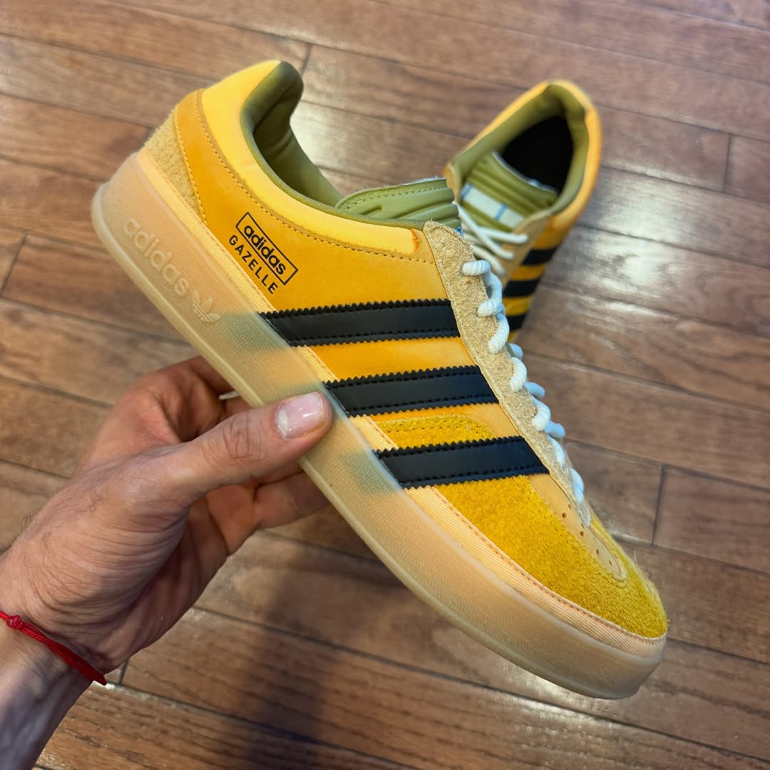 BAD BUNNY × adidas GAZELLE INDOORが10月17日登場！