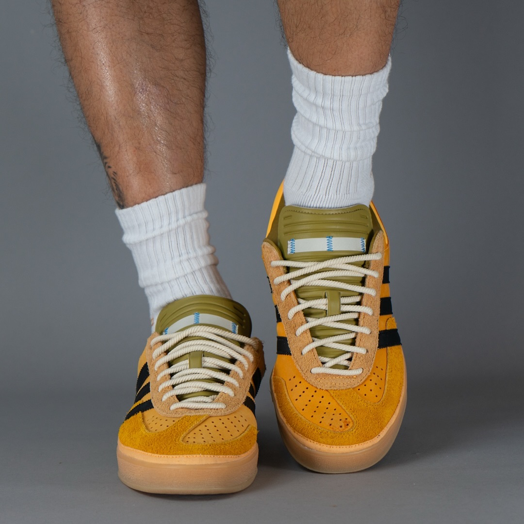 BAD BUNNY × adidas GAZELLE INDOORが10月17日登場！