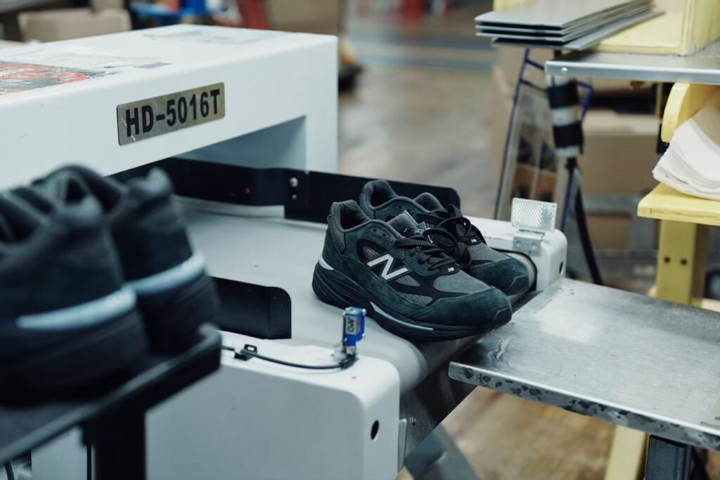 ニューバランス『990v7 “Black”』49,500円(税込)、2026年発売予定