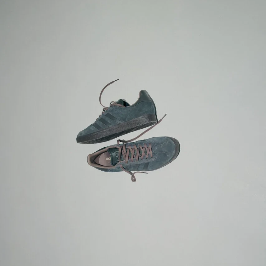 adidas Originals GAZELLE OG “チャコールグレー”が10/9に登場