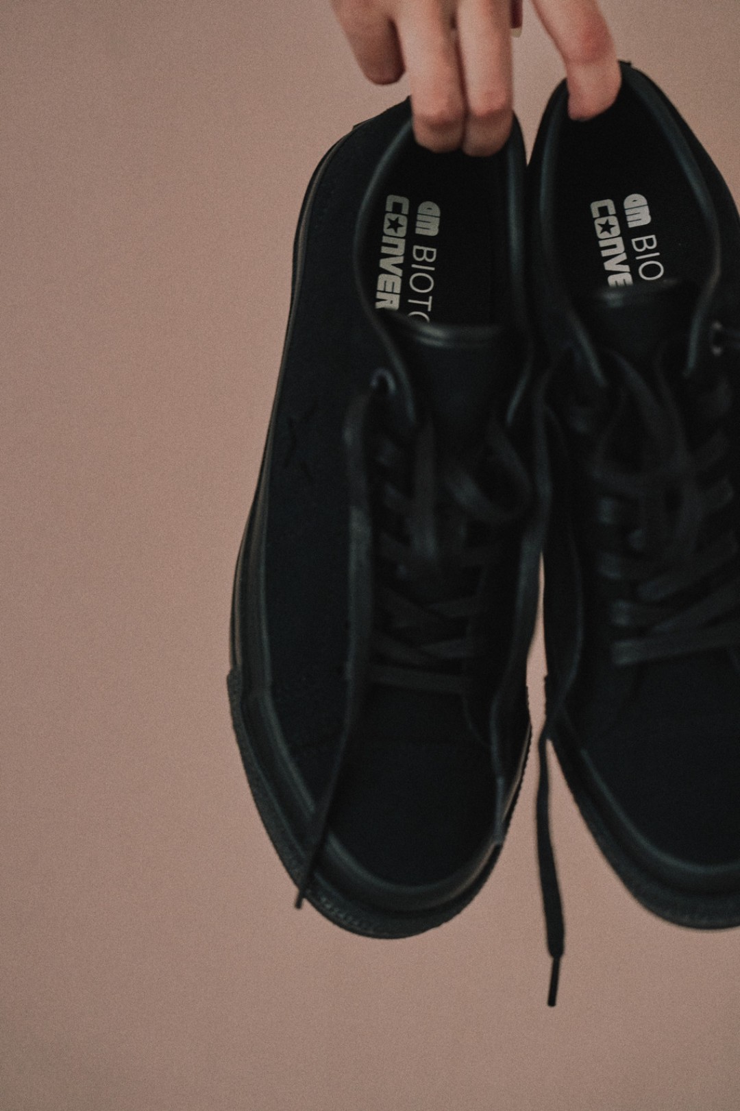 Goss!p｜CONVERSE × BIOTOP × 在原みゆ紀の新作スニーカーが登場！
