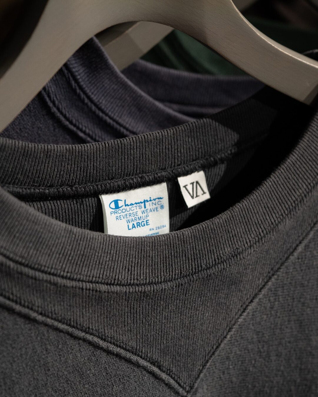 V.A.とChampionのコラボが生んだ新作スウェット登場