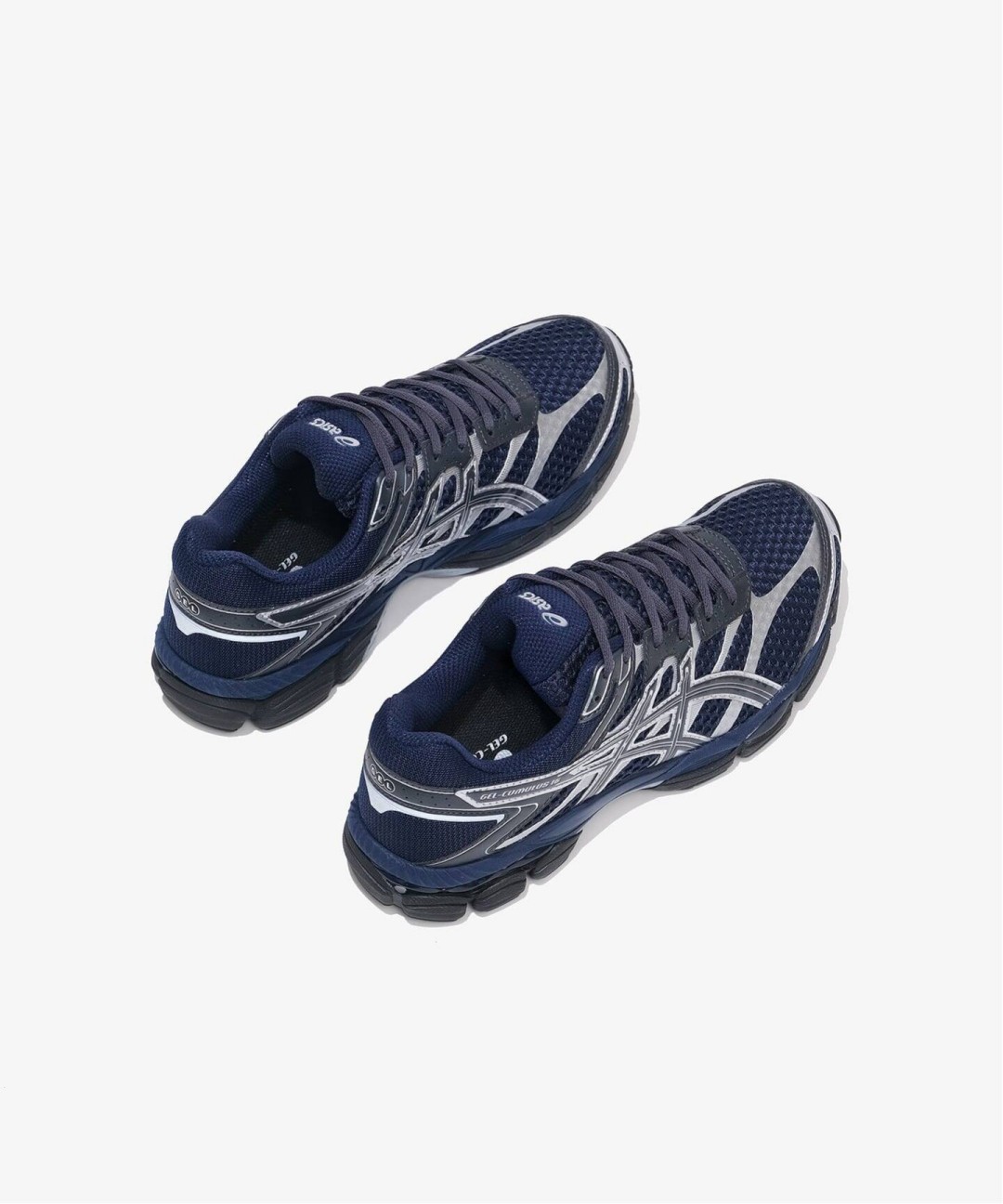 ASICS GEL-CUMULUS 16 “Midnight/Graphite Grey” 10月上旬発売