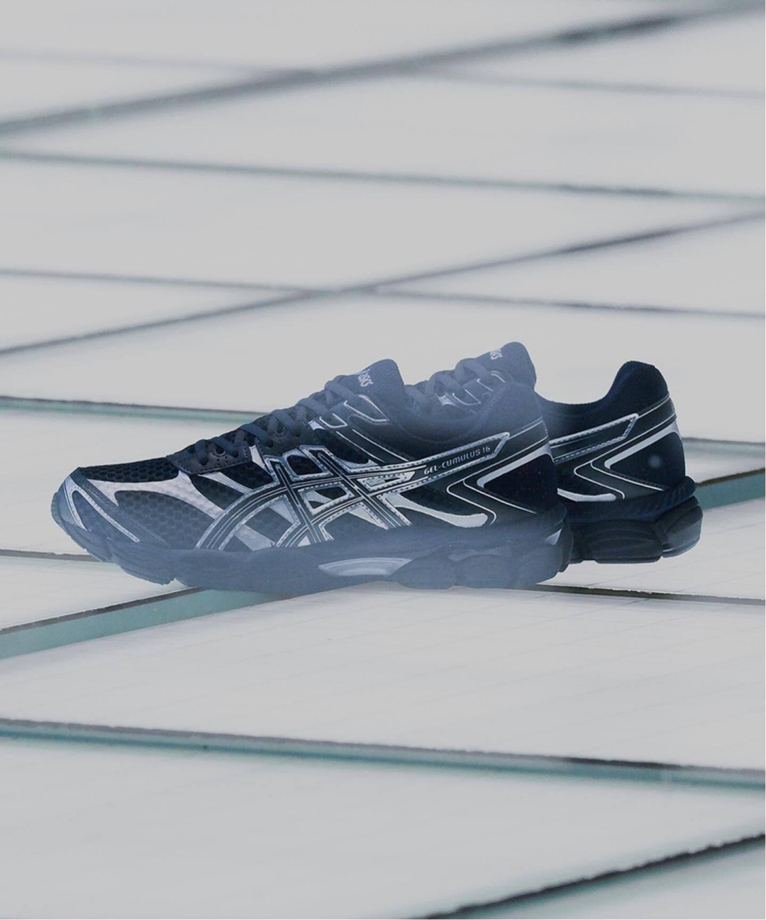 ASICS GEL-CUMULUS 16 “Midnight/Graphite Grey” 10月上旬発売