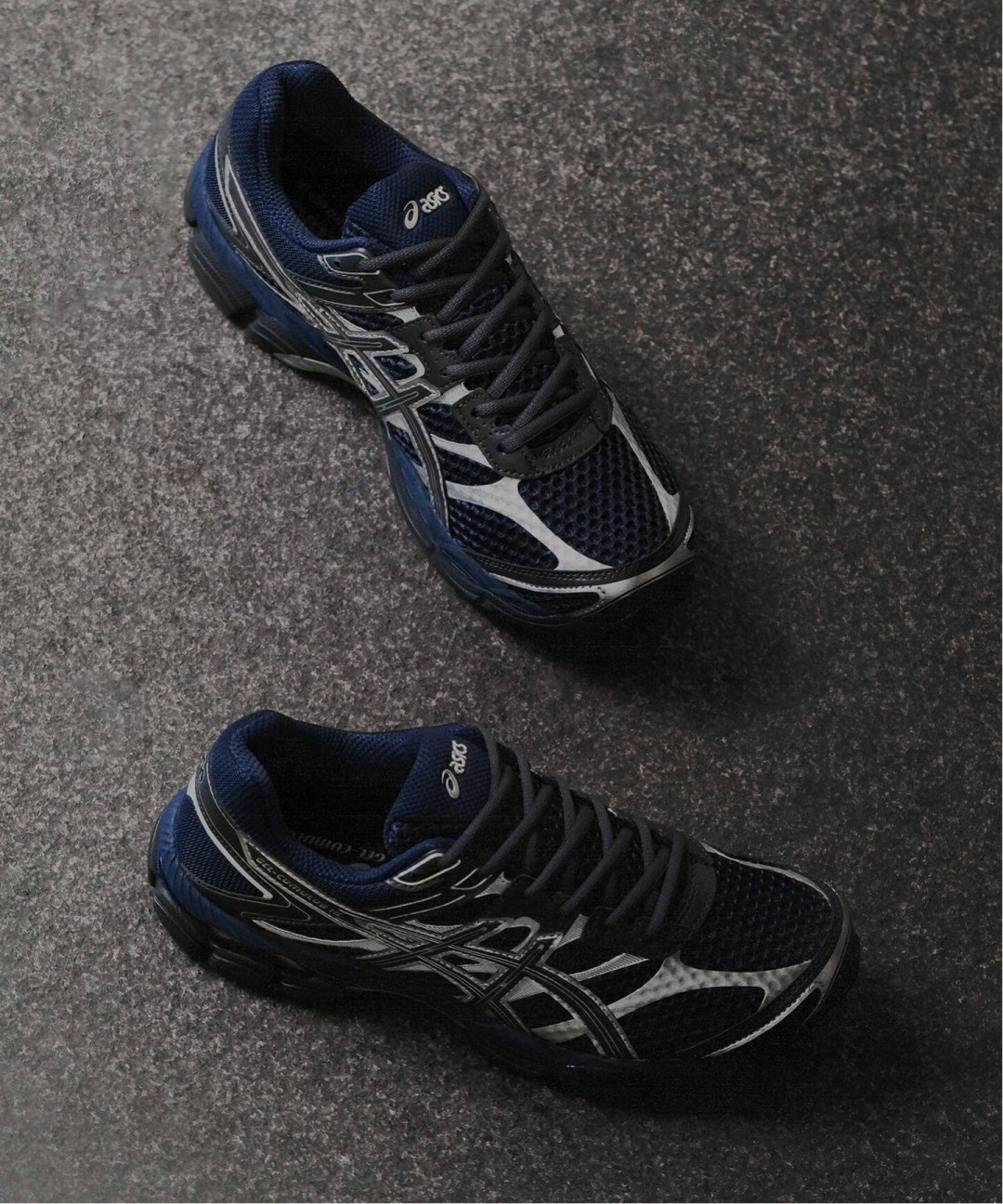 ASICS GEL-CUMULUS 16 “Midnight/Graphite Grey” 10月上旬発売