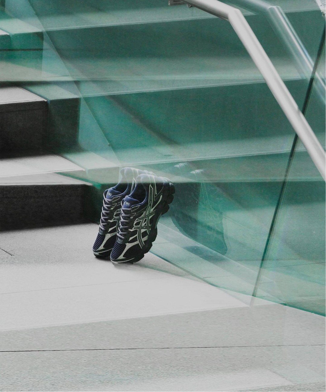 ASICS GEL-CUMULUS 16 “Midnight/Graphite Grey” 10月上旬発売