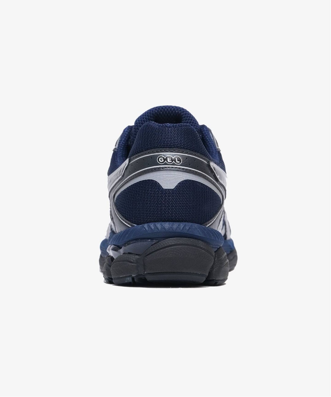 ASICS GEL-CUMULUS 16 “Midnight/Graphite Grey” 10月上旬発売