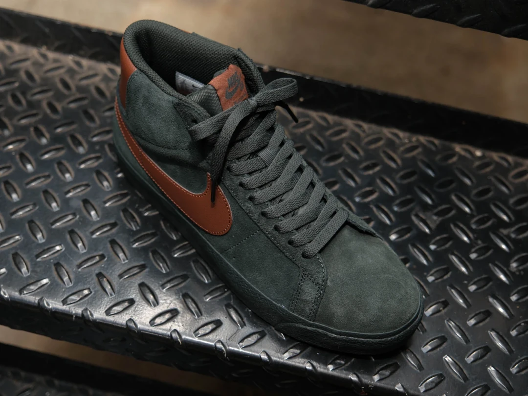 NIKE SB ZOOM BLAZER MID “Black Spruce/Corduroy Brown” 9/28発売