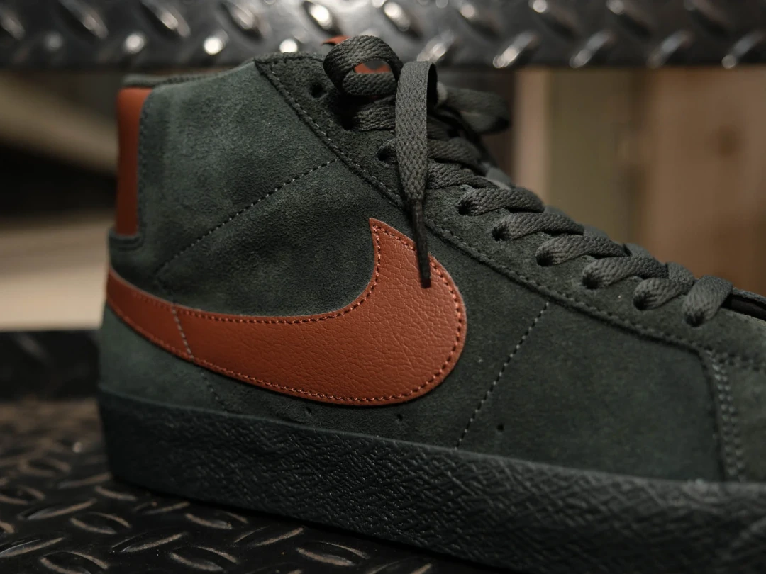 NIKE SB ZOOM BLAZER MID “Black Spruce/Corduroy Brown” 9/28発売