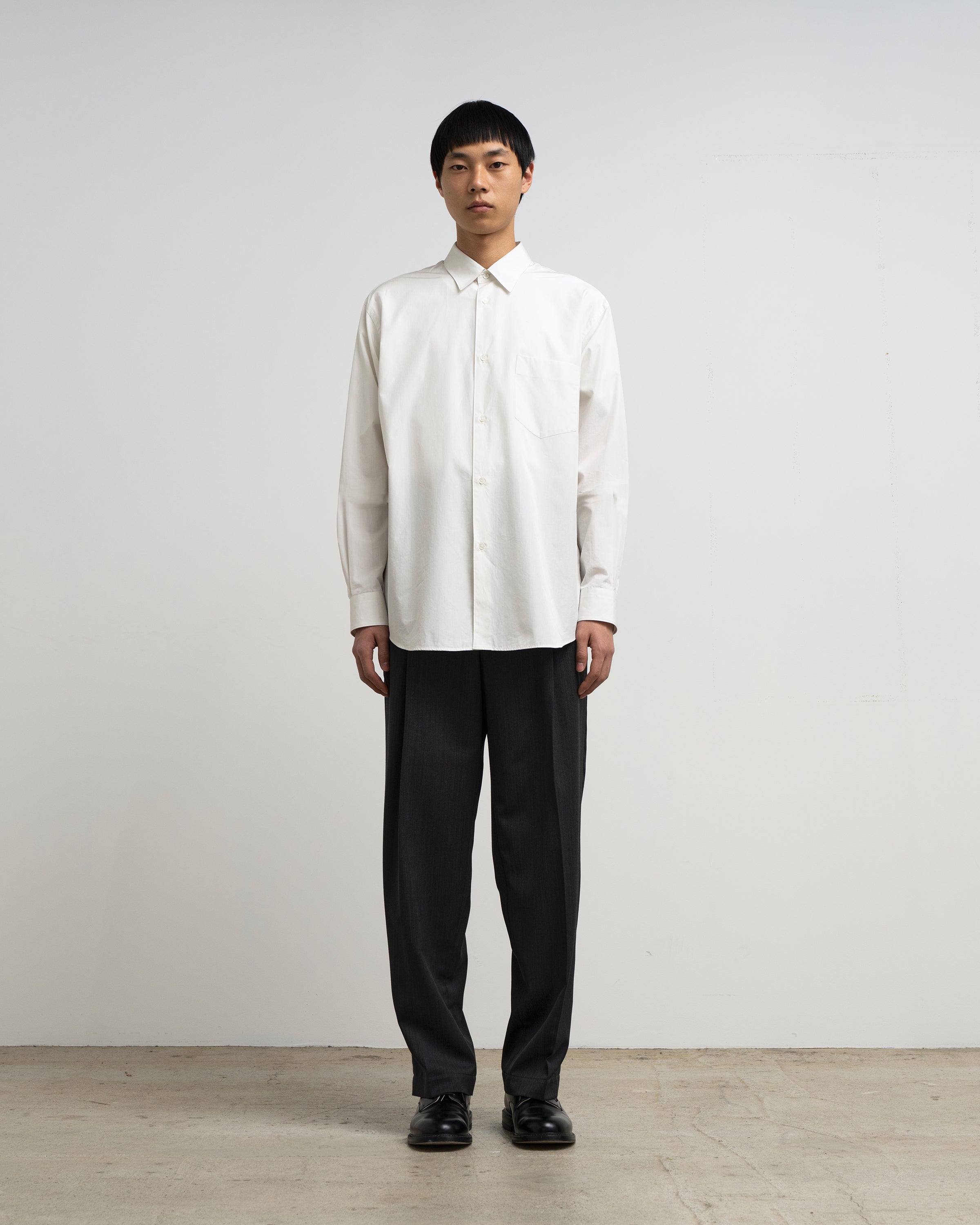 Graphpaperの新作ALUMO Regular Collar Shirt、登場