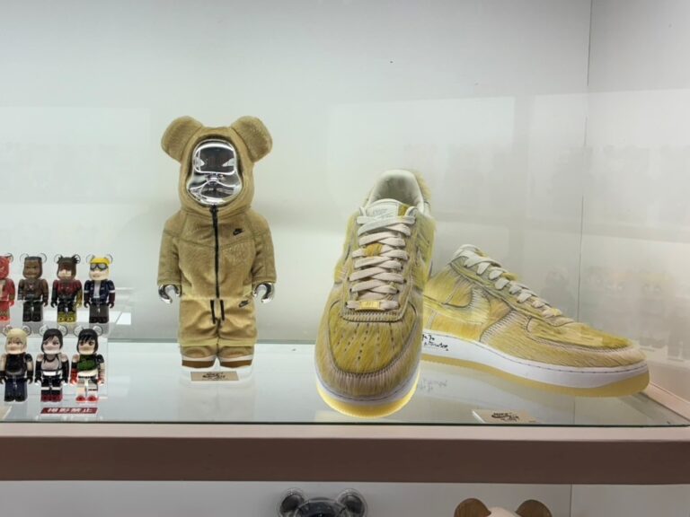 MEDICOM TOY × NIKE AIR FORCE 1 LOW PREMIUM “BE@RBRICK/Gold” 2026年11月発売
