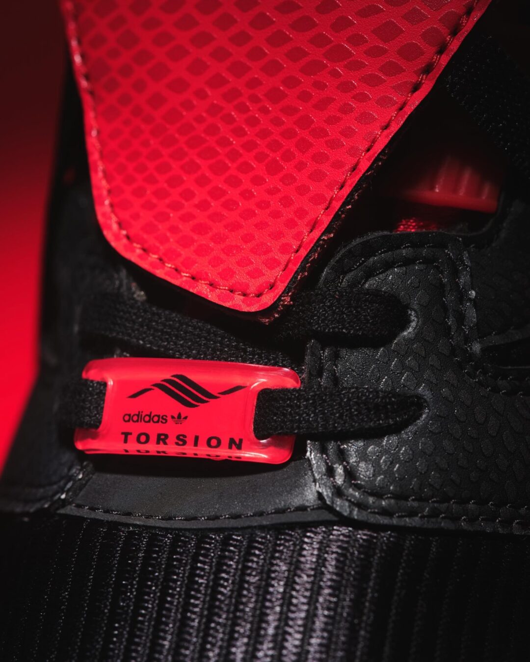 atmos × adidas Originals ZX 8000 G-SNK 12 “Predator” 6/20発売