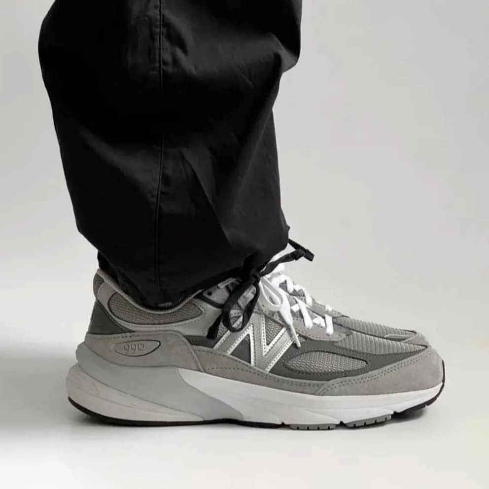 New Balance M990v6 GL6 “Grey/White” (型番: M990GL6) 価格: ¥36,300 発売日: 2026年11月4日