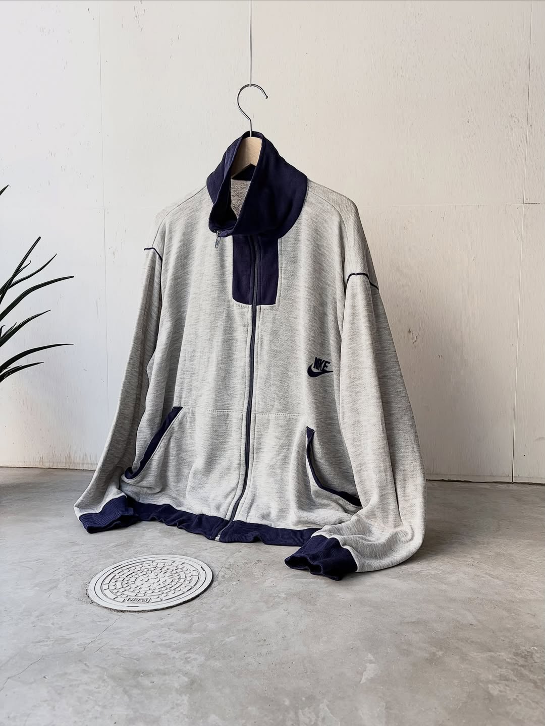 tonari 新入荷のNIKEとPIERRE CARDINのトラックジャケット
